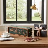 Smaragd Varázs – Bortartó zöld arany díszítéssel