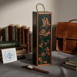 Smaragd Varázs – Bortartó zöld arany díszítéssel