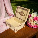 Kincses ládika rózsaarany díszítéssel