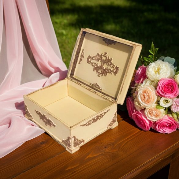 Kincses ládika rózsaarany díszítéssel