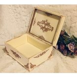 Kincses ládika rózsaarany díszítéssel