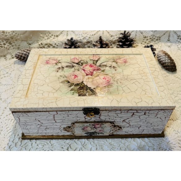 Rózsás tükrös fadoboz