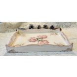 Romantikus vintage stílusú tálca rózsamintával