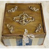 „Időtlen Elegancia” – Antikolt Kézműves Emlékőrző Doboz