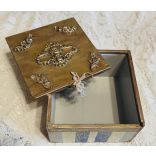 „Időtlen Elegancia” – Antikolt Kézműves Emlékőrző Doboz