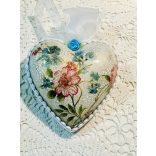 Szívecske Tavaszi virágokkal