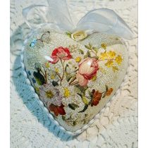 Szívecske Blooming Opulence mintával díszítve