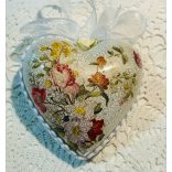 Szívecske Blooming Opulence mintával díszítve