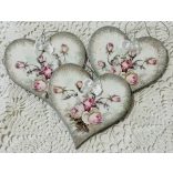 Fa Szívecske  rózsaszín rózsa mintával díszítve