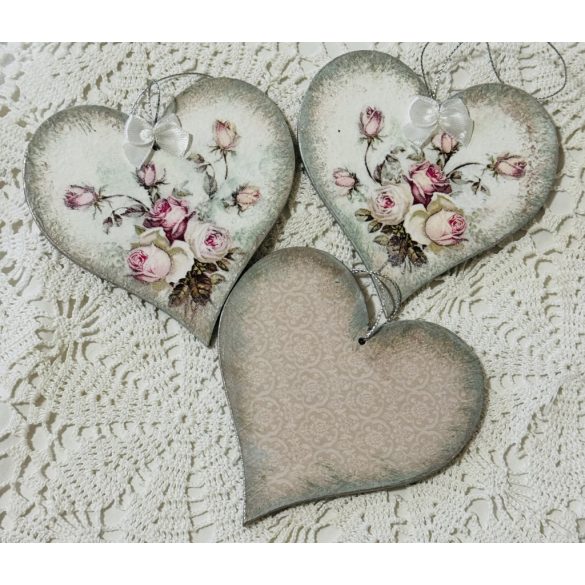 Fa Szívecske  rózsaszín rózsa mintával díszítve