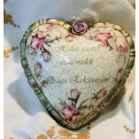 Rózsaszirmos vintage Szívecske lila rózsával