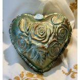 Virágos -zöld Szívecske-pillangóval és felirattal