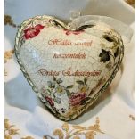 Rózsás, antikolt Szívecske felirattal -pirosas betűkkel