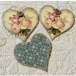 Fa Szívecske  rózsa mintával díszítve