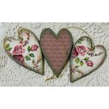 Fa Szívecske  rózsa mintával díszítve - 10 x 6,5cm