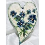 Íves Francia formájú Fa Szívecske  kék Árvácska mintával díszítve