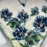 Íves Francia formájú Fa Szívecske  kék Árvácska mintával díszítve