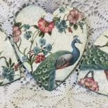 Nagy Fa Szívecske Páva mintával díszítve