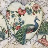 Nagy Fa Szívecske Páva mintával díszítve